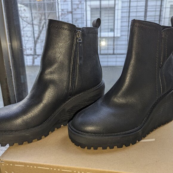 NIB Zodiac Wedge PU Ankle Boots (Julia) - Picture 10 of 13